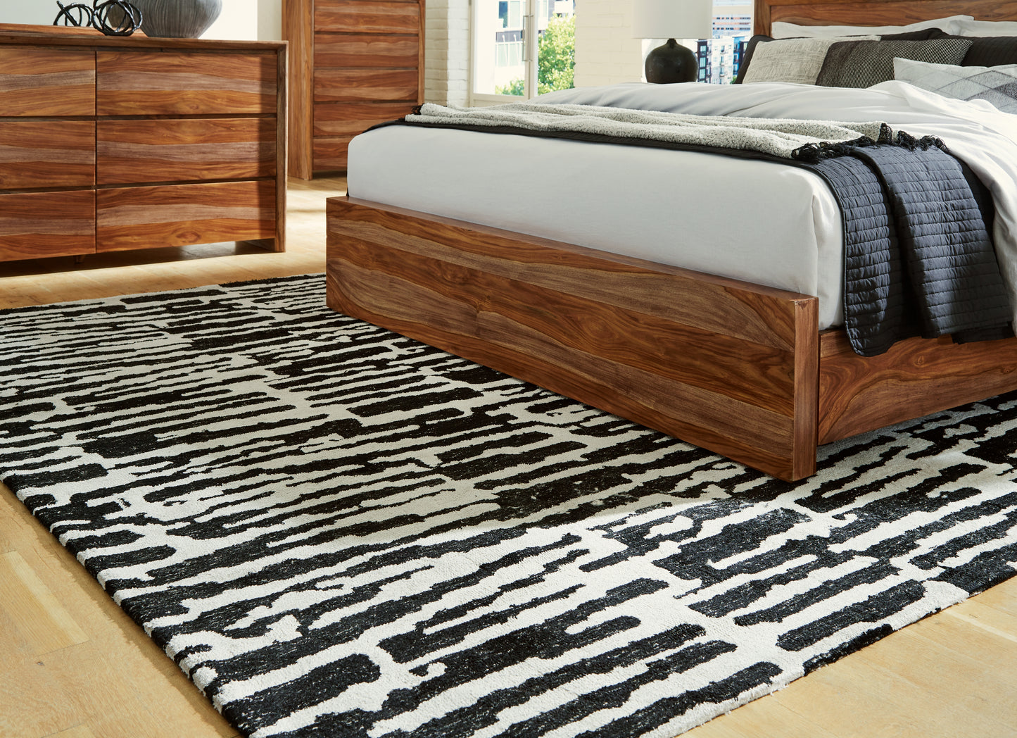 Ocala Furniture Outlet - Ashley Furniture - Bramshaw Rug - 8' x 10' Rug / Black/Ivory - R406761