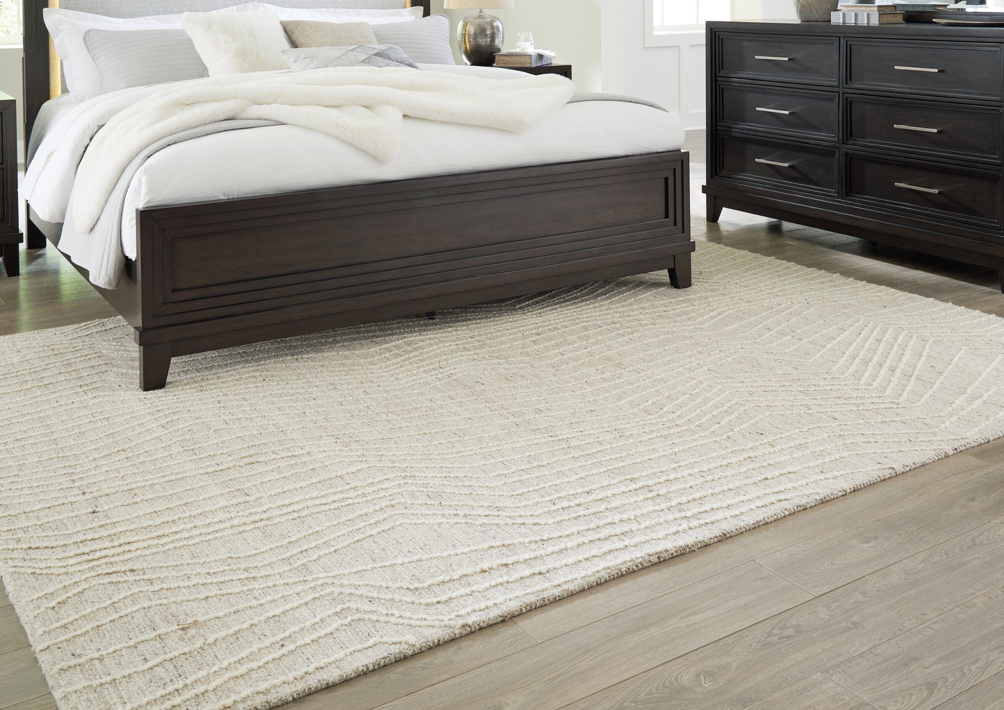 Ocala Furniture Outlet - Ashley Furniture - Varahill Rug - 8' x 10' Rug / Gray/Ivory - R406931