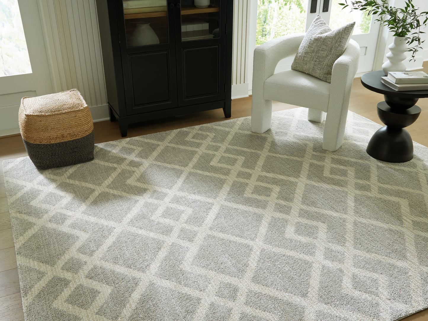 Ocala Furniture Outlet - Ashley Furniture - Unawick Rug - Medium Rug / Gray/Ivory - R407332