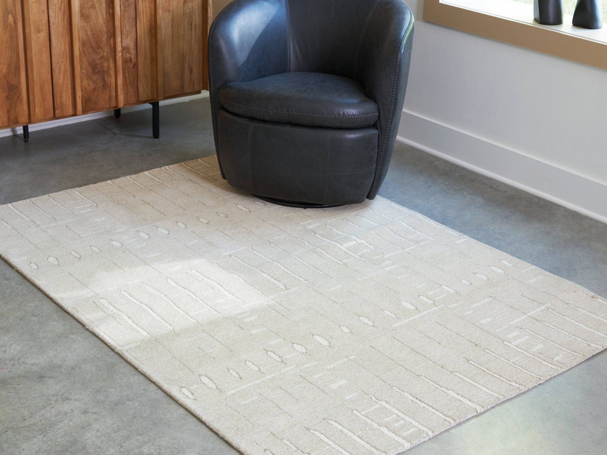 Ocala Furniture Outlet - Ashley Furniture - Wolbert Rug - 7'8" x 10' Area Rug / Tan/Ivory - R407661