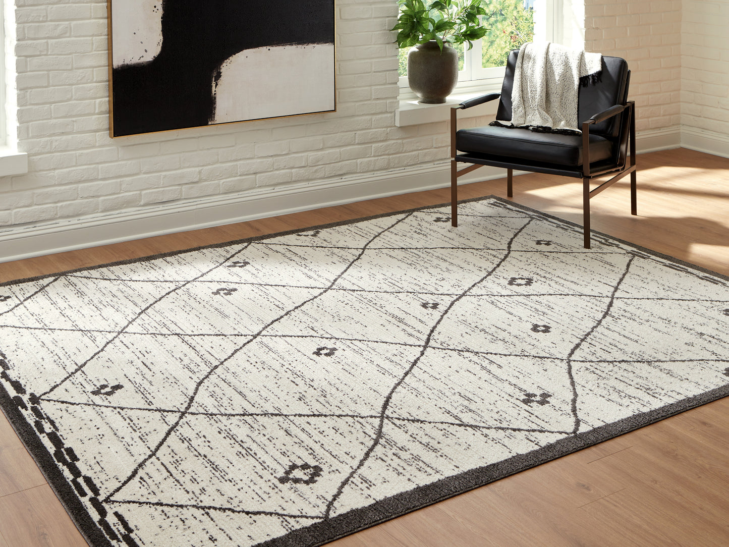 Ocala Furniture Outlet - Ashley Furniture - Fenriston Rug - Large Rug / Cream/Black - R408301