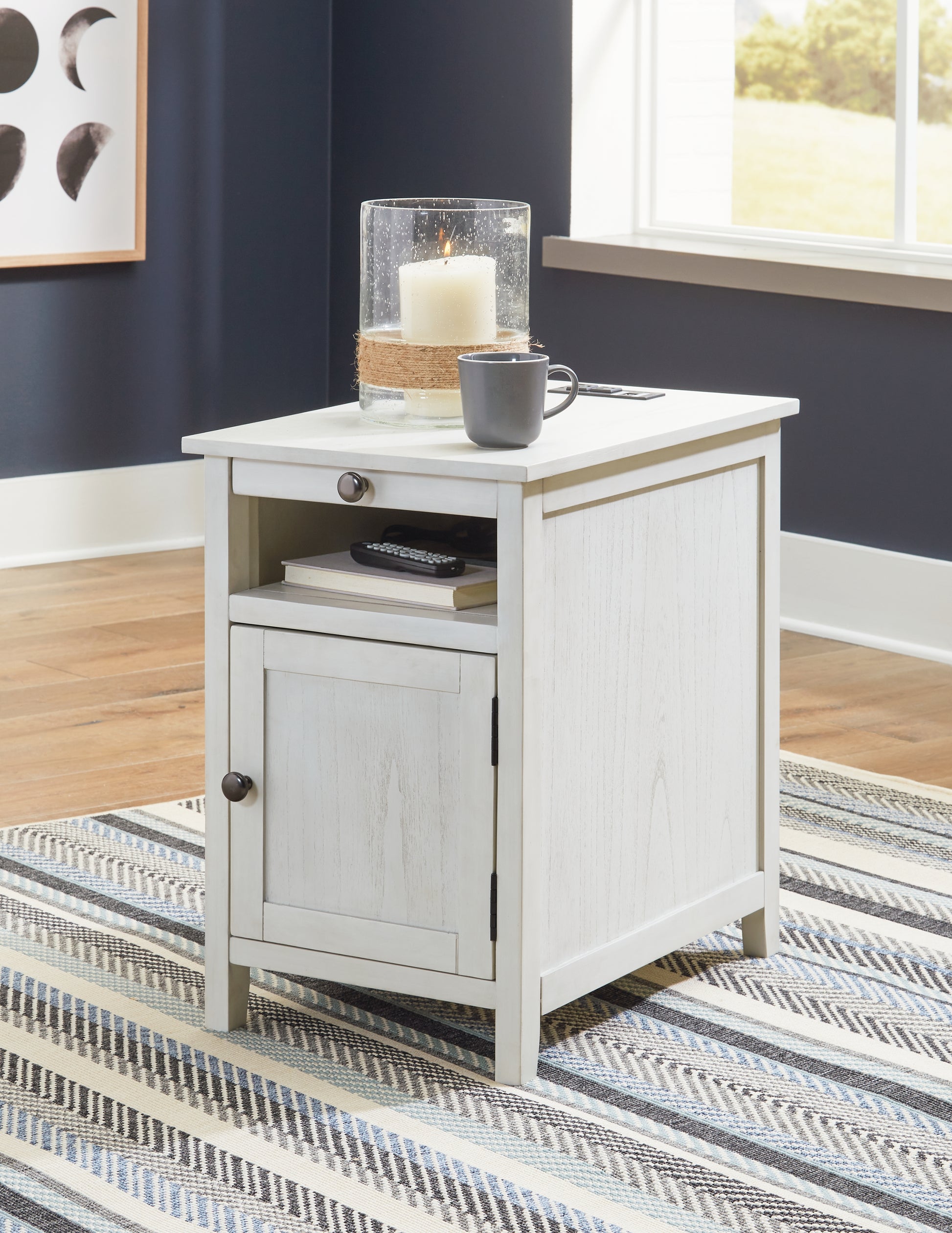 Ocala Furniture Outlet - Ashley Furniture - Treytown Chairside End Table - Chair Side End Table / Gray - T300-317
