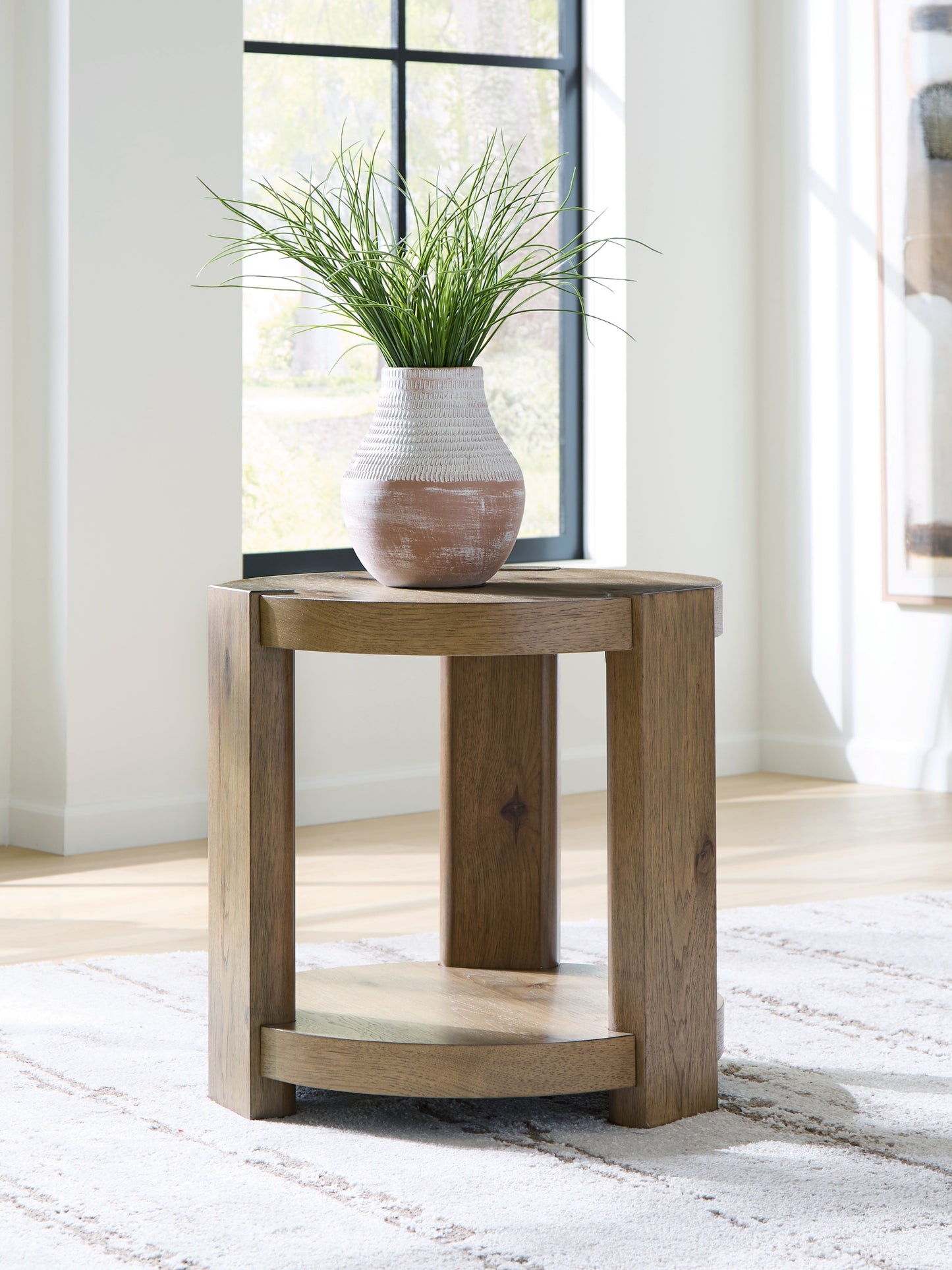Ocala Furniture Outlet - Ashley Furniture - Flangren End Table - Round End Table - T553-6