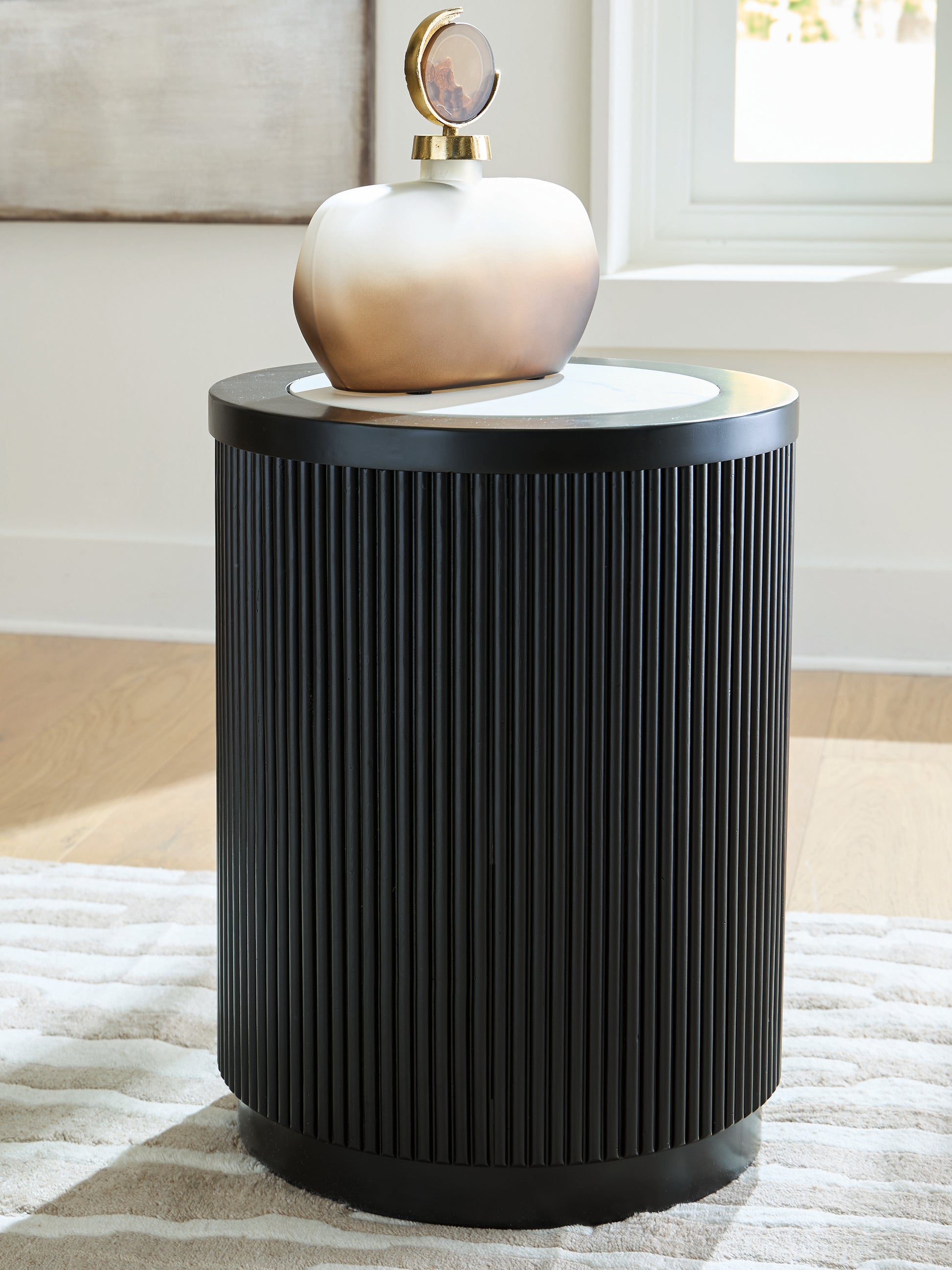 Ocala Furniture Outlet - Ashley Furniture - Grayman End Table - Round End Table - T650-6