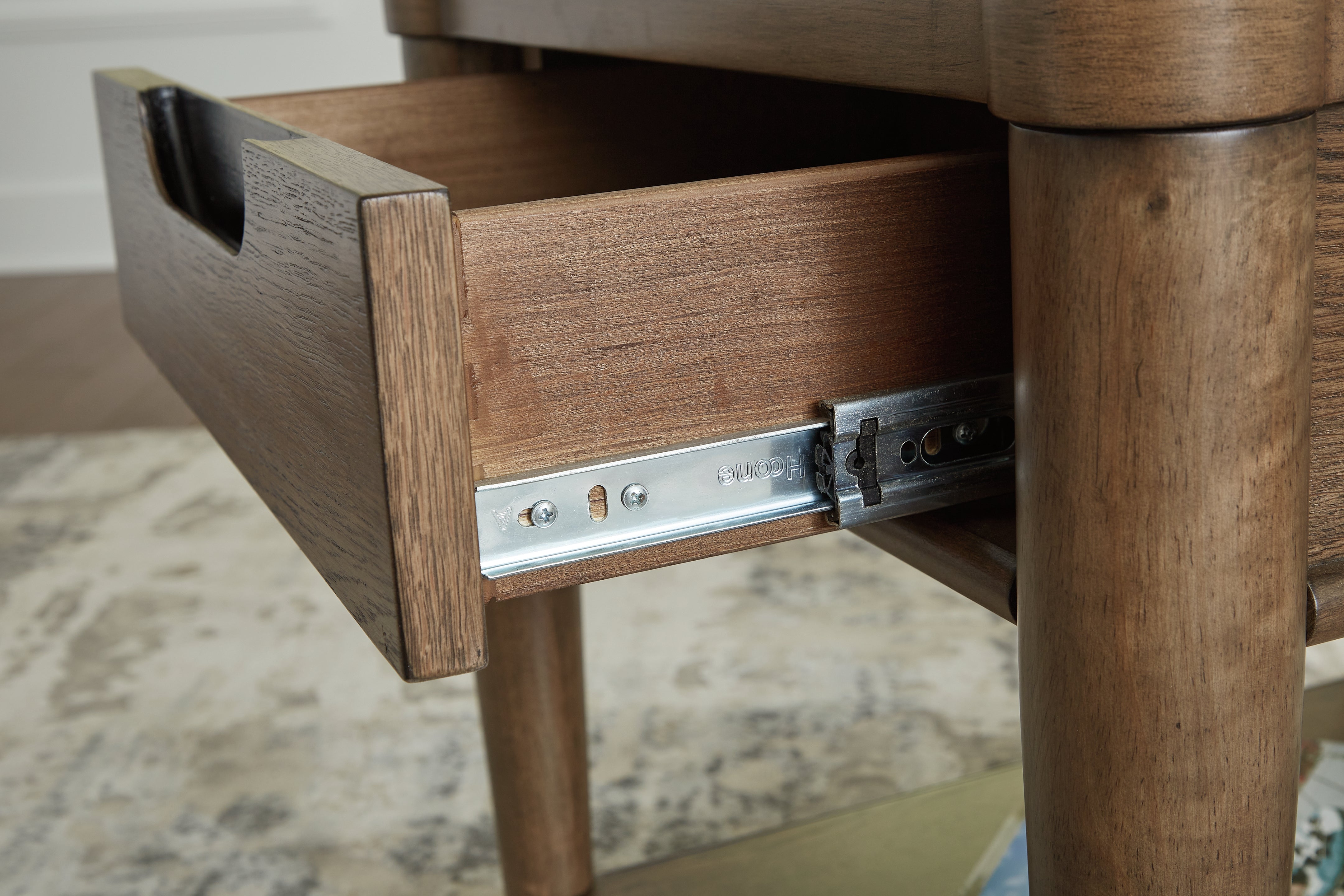 Ashley Furniture Roanhowe End Table - Thumbnail 3
